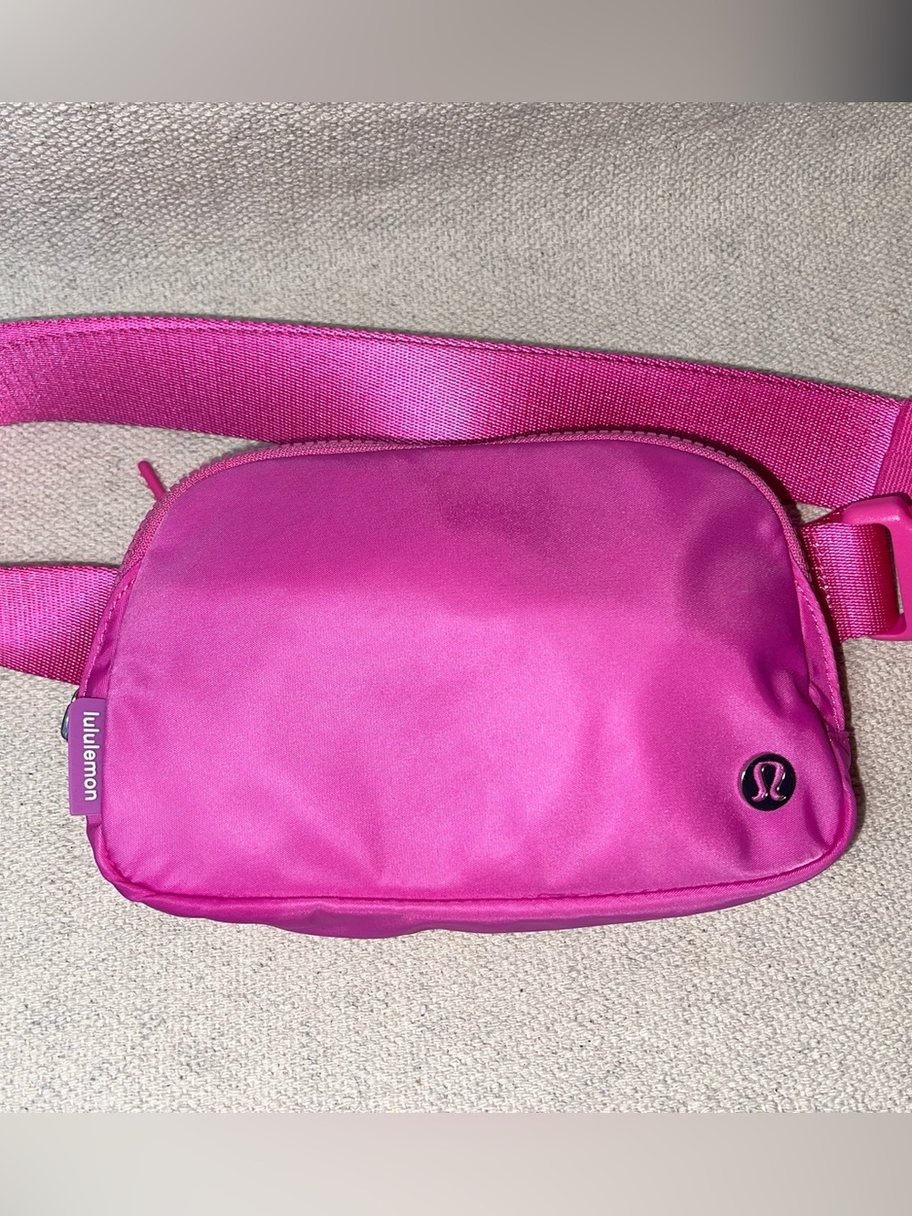 Lululemon belt bag Sonic Pink